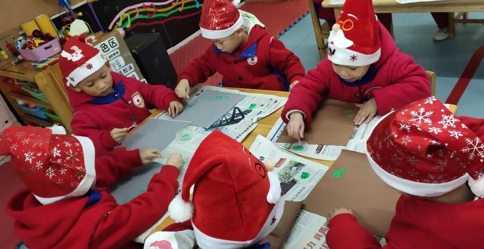 2022年幼儿园小班圣诞节活动.jpg